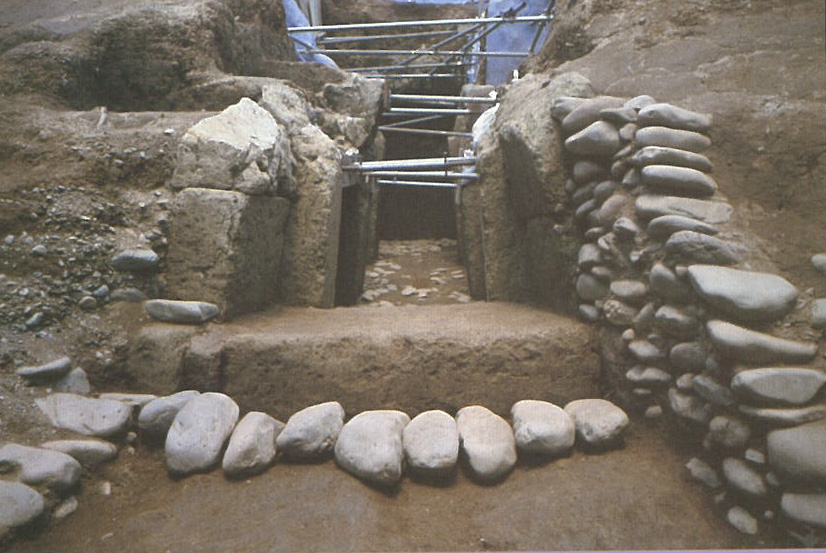 石室の入り口