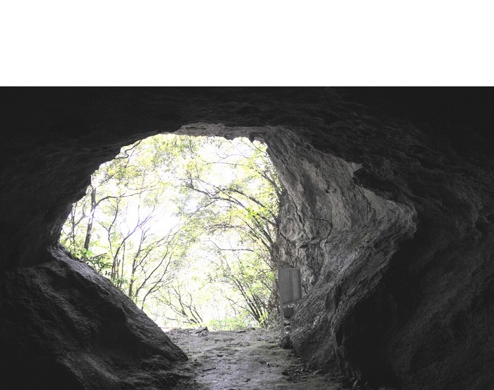 洞窟内からの風景