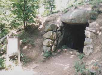 石室の入口