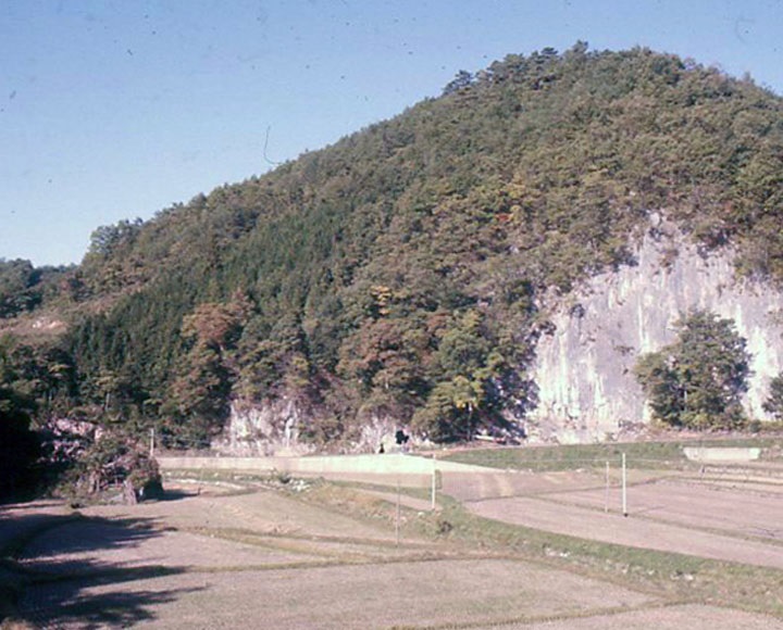 遠景　　　　　　　　　　　　　   提供：広島大学考古学研究室