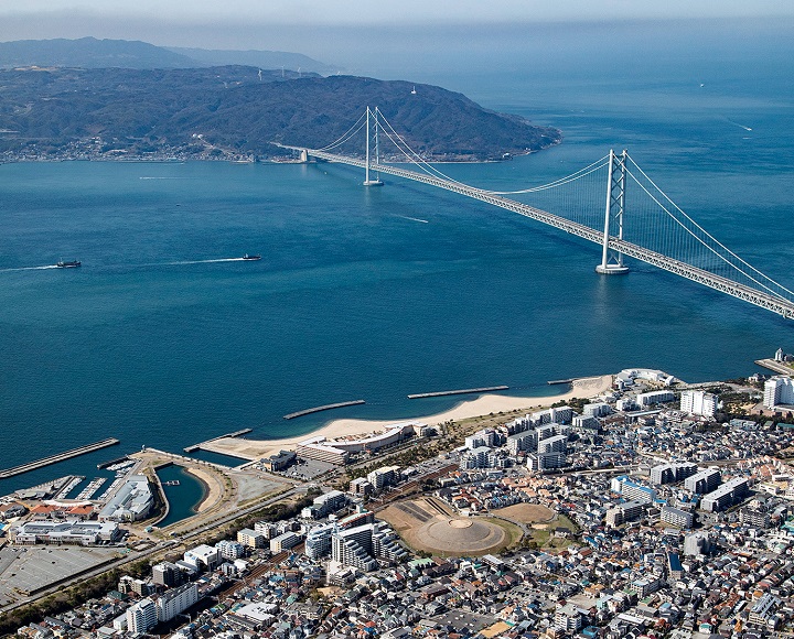 明石海峡を望む北東からの眺め 　　　写真提供：神戸市文化財課